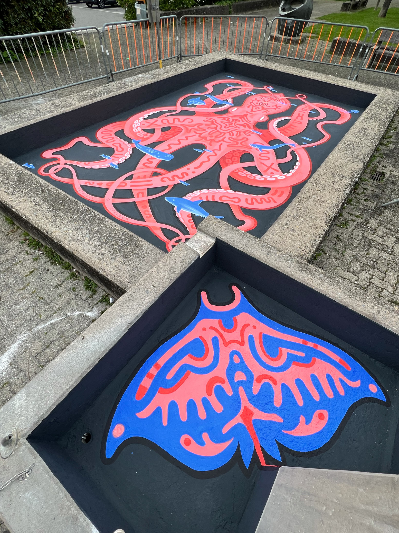 Brunnenbemalung mit Infinity Octopus in Frauenfeld, Schweiz von Künstlerin Patrizia Stalder