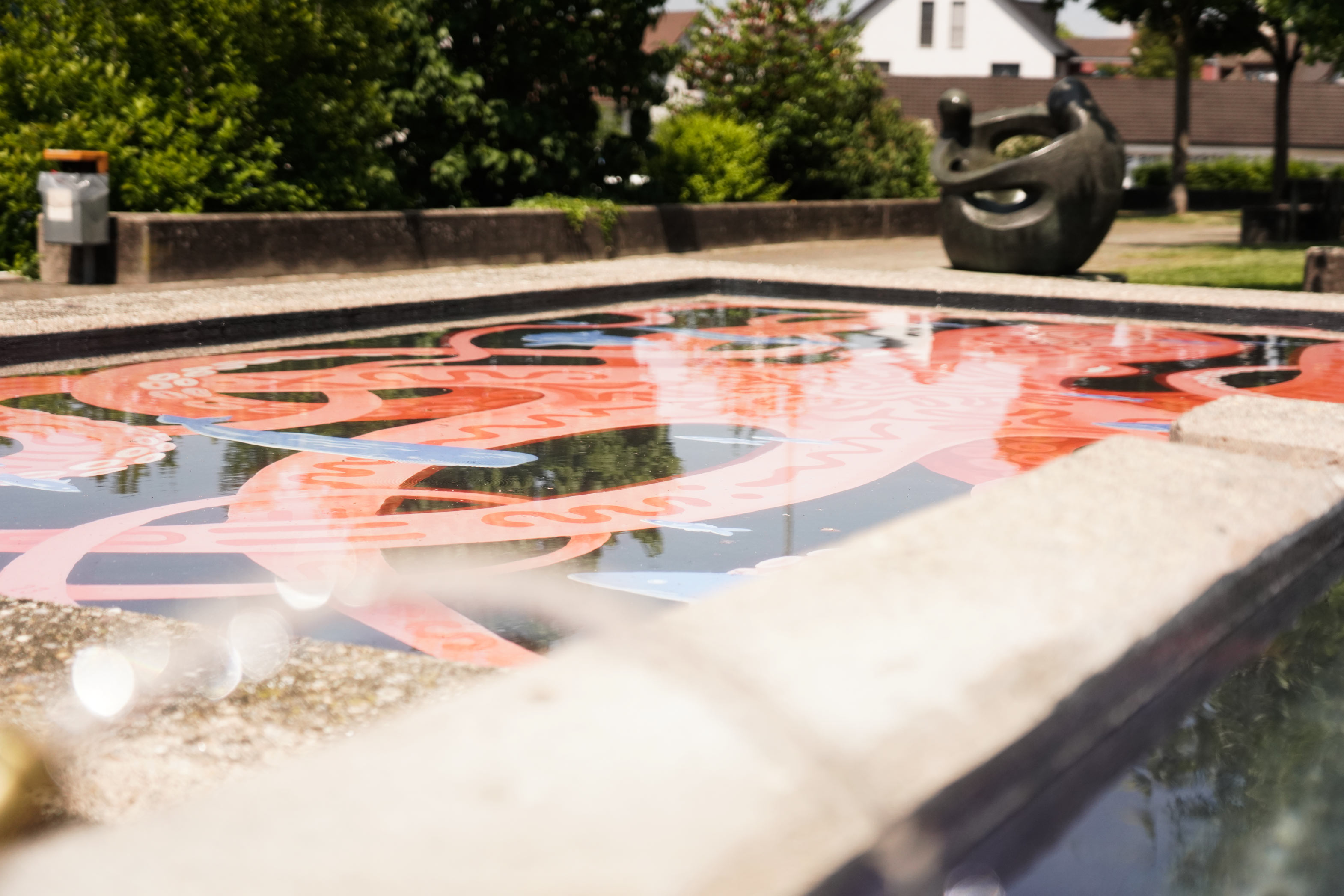 Brunnenbemalung mit Infinity Octopus in Frauenfeld, Schweiz von Künstlerin Patrizia Stalder