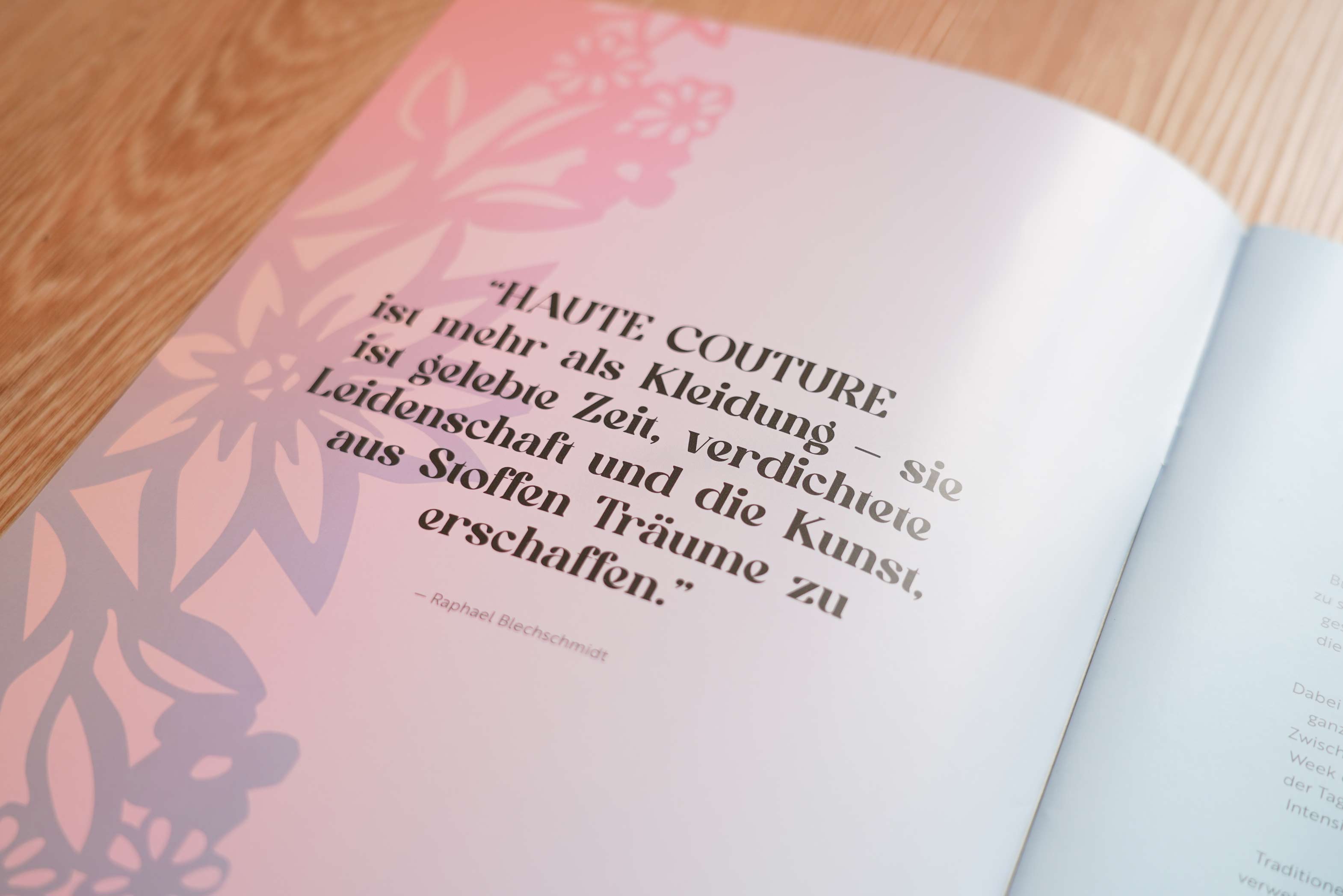 Raphael Blechschmidt Modeschau Einladung - Patrizia Stalder - Illustration - Plakatvisual - Wandmalerei - Grafik Design - Naming & Konzept - Corporate Design - Webdesign (Responsive) - Print Design - Mode Design - Taschen Design - Beschriftung - Fotografie - Malerei - Künstelerin Schweiz - Austellungen Basel - Kunst - Live-