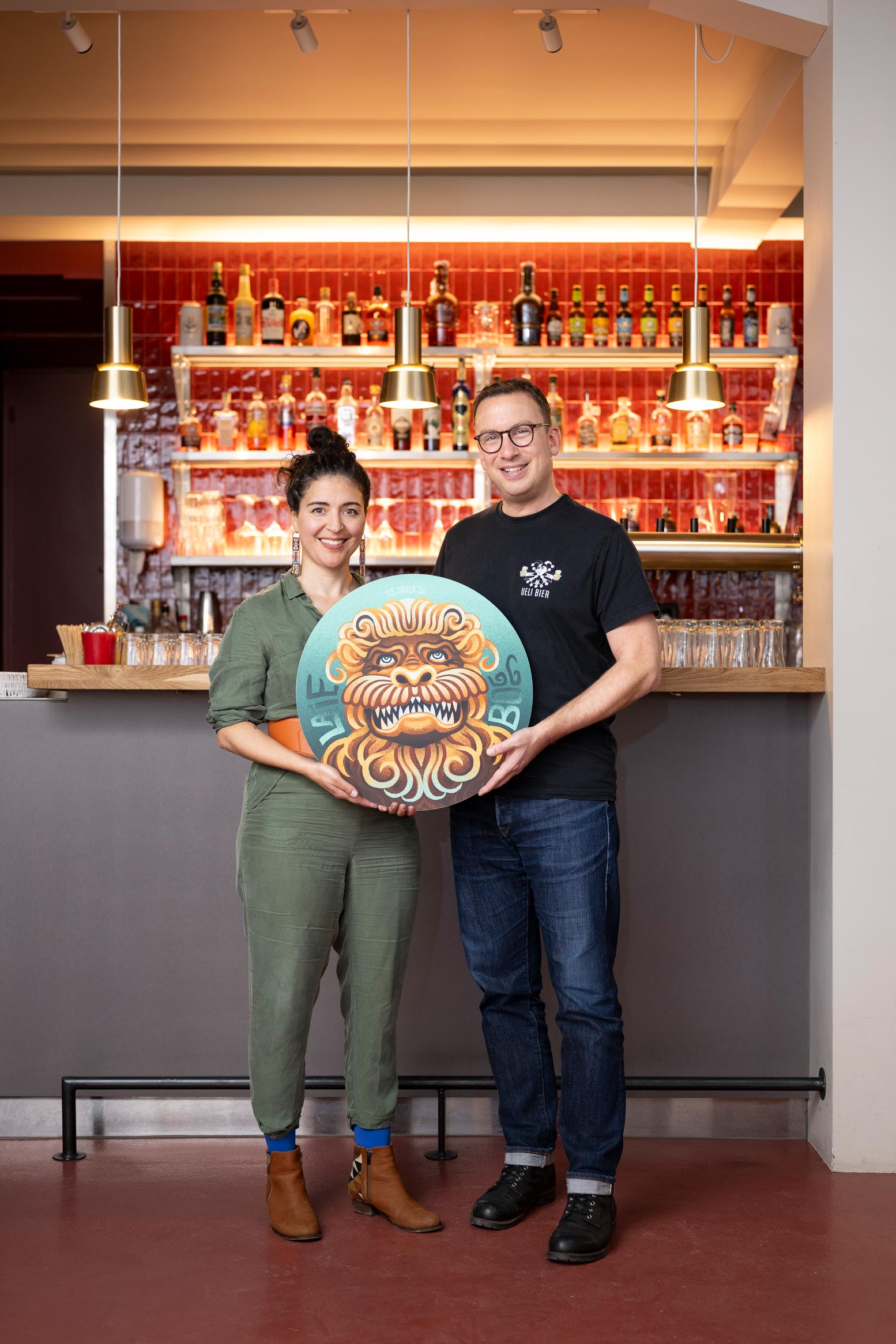 Vogel Gryff - Ueli Bier - Basel - Gryffe Bogg - Wildmaa Bogg - Leue Bogg - - Patrizia Stalder - Illustration - Wandmalerei - Grafik Design - Naming & Konzept - Corporate Design - Webdesign (Responsive) - Print Design - Mode Design - Taschen Design - Beschriftung - Fotografie - Malerei - Künstelerin Schweiz - Austellungen Basel - Kunst - Live-