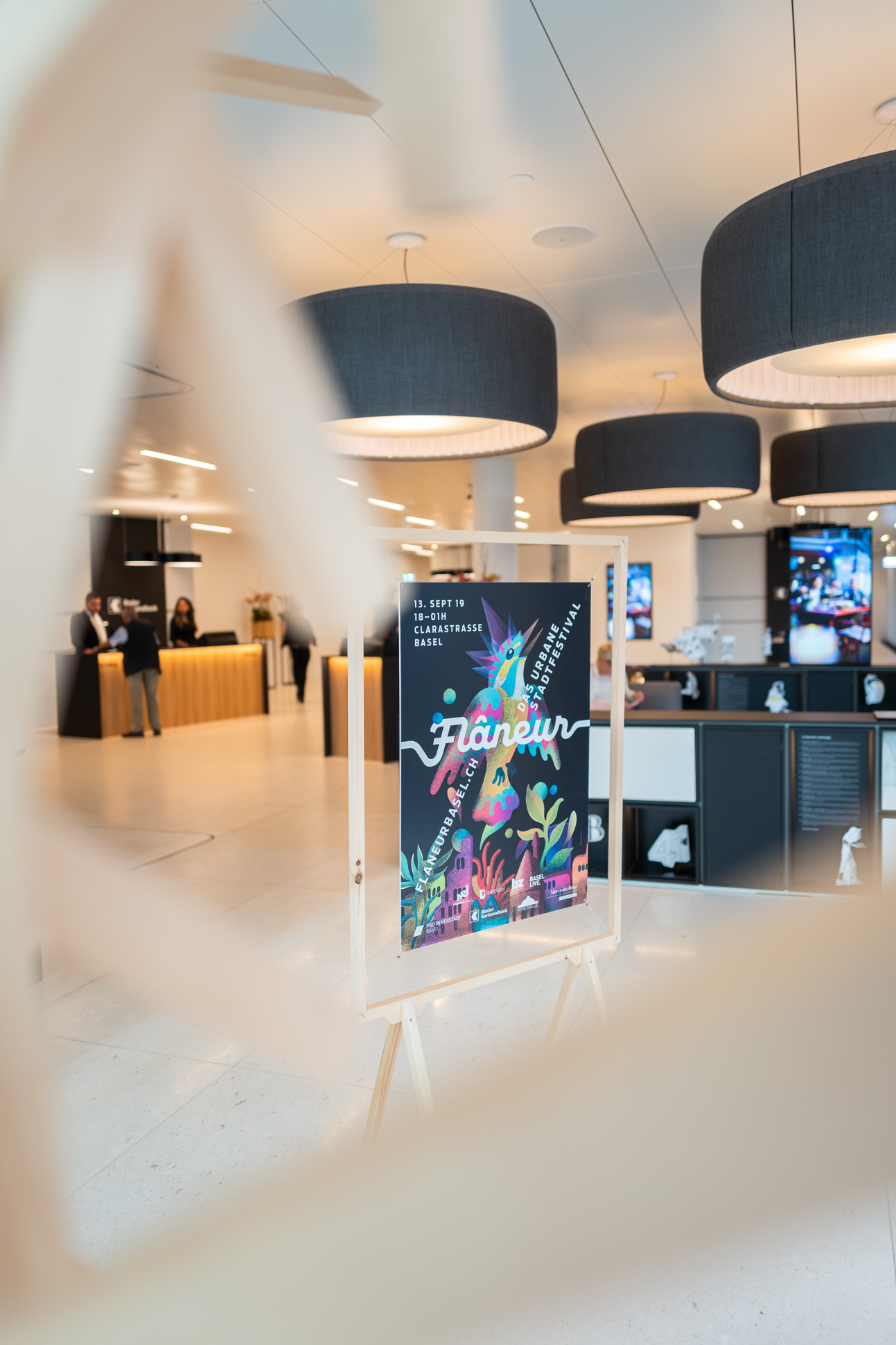 Flaneur Basel - Patrizia Stalder - Illustration - Wandmalerei - Grafik Design - Naming & Konzept - Corporate Design - Webdesign (Responsive) - Print Design - Mode Design - Taschen Design - Beschriftung - Fotografie - Malerei - Künstelerin Schweiz - Austellungen Basel - Kunst - Live-