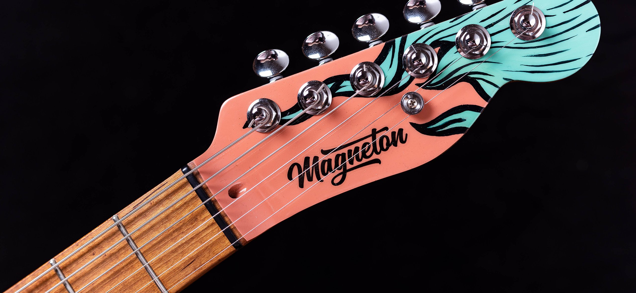 Magneto Guitars Sirena - Patrizia Stalder - Illustration - Wandmalerei - Grafik Design - Naming & Konzept - Corporate Design - Webdesign (Responsive) - Print Design - Mode Design - Taschen Design - Beschriftung - Fotografie - Malerei - Künstelerin Schweiz - Austellungen Basel - Kunst - Live-