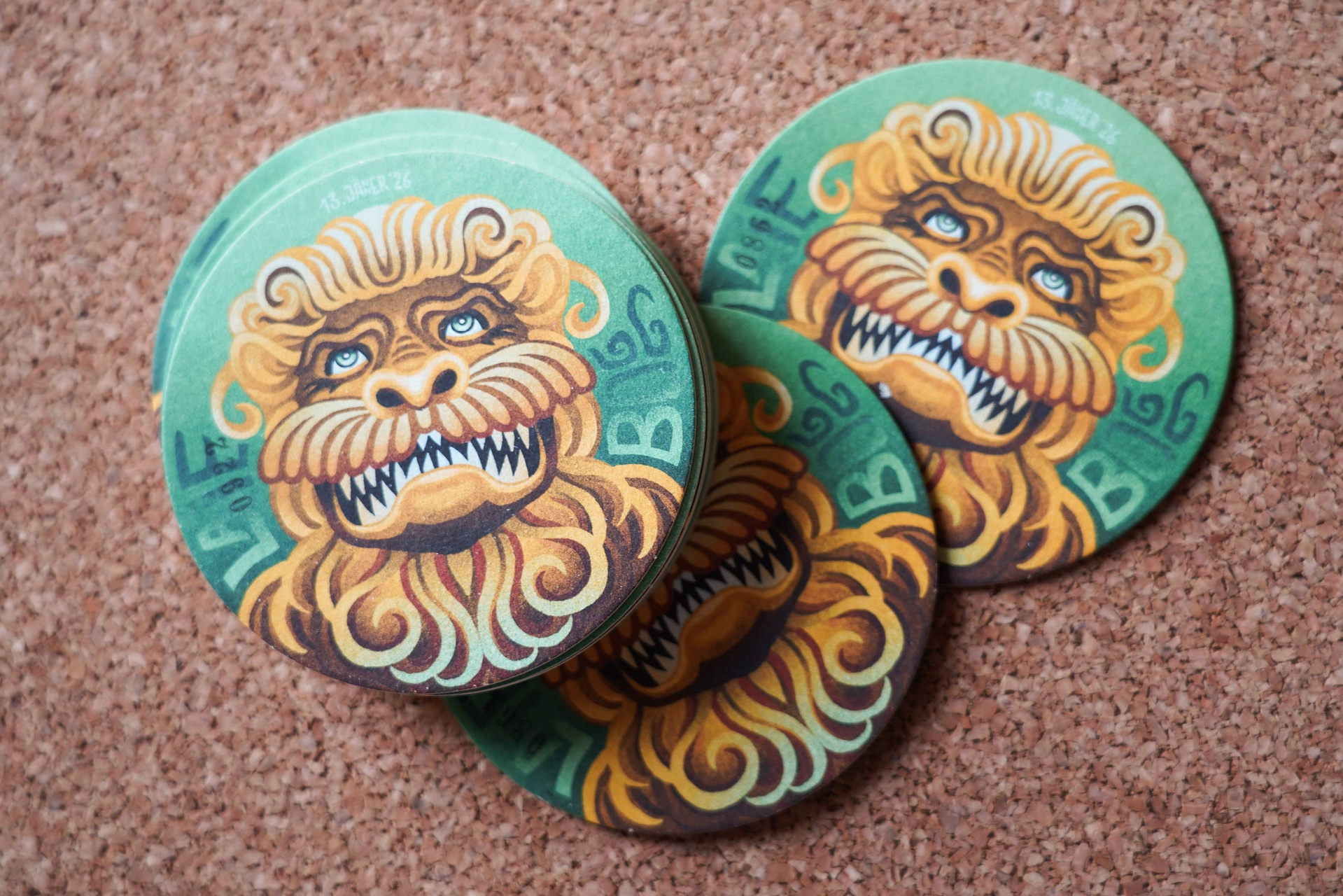 Vogel Gryff - Ueli Bier - Basel - Gryffe Bogg - Wildmaa Bogg - Leue Bogg - - Patrizia Stalder - Illustration - Wandmalerei - Grafik Design - Naming & Konzept - Corporate Design - Webdesign (Responsive) - Print Design - Mode Design - Taschen Design - Beschriftung - Fotografie - Malerei - Künstelerin Schweiz - Austellungen Basel - Kunst - Live-