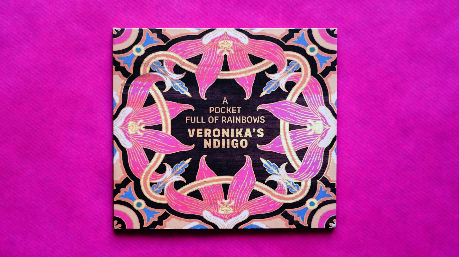 Veronikas Ndiigo - Album Design und Illustration - Patrizia Stalder - Illustration - Wandmalerei - Grafik Design - Naming & Konzept - Corporate Design - Webdesign (Responsive) - Print Design - Mode Design - Taschen Design - Beschriftung - Fotografie - Malerei - Künstelerin Schweiz - Austellungen Basel - Kunst - Live-